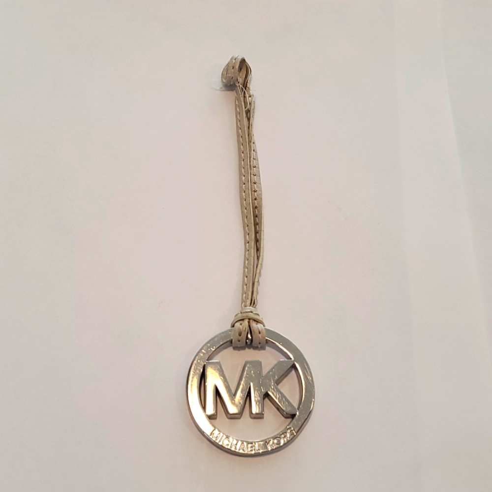 MICHAEL KORS KEYCHAIN CHARM MINT CONDITION METAL/LEATHER